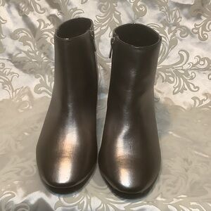 EVANS Women's Silver Ankle Booties with Side Zipper